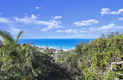 Sunshine Beach House | Walking on Sunshine - Walking Distance to Beach & Shops