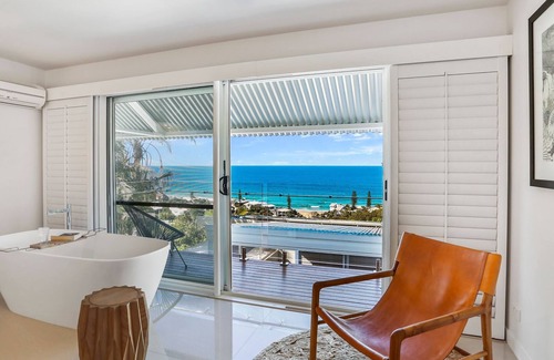 Sunshine Beach House | Walking on Sunshine - Walking Distance to Beach & Shops