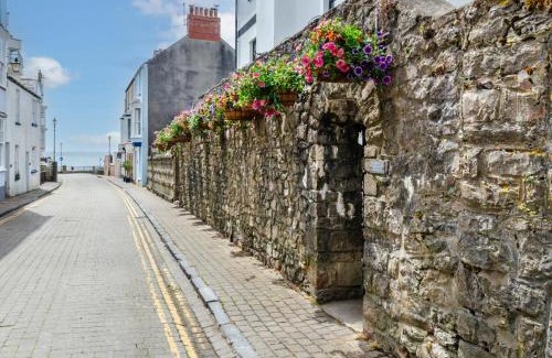 Tenby House | Wall Cottage Group
