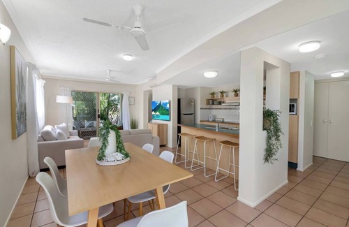 Trinity Beach Apartment | Wallaby Beach House Resort style Comforts