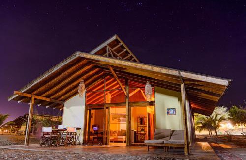 Punta Sal House | Wallac Bungalows Canoas de Punta Sal