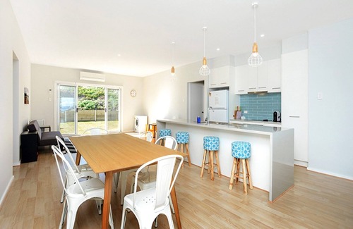 North Beach House | Wallaroo Esplanade Beachfront – Pet-Friendly Holiday House, North Beach