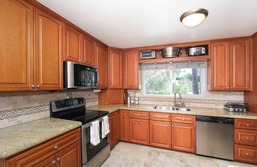 North Pacific Beach House | WALLED GARDEN ESTATE LOCATED IN NORTH PACIFIC BEACH SLEEPS 8/9 plus kids matsn