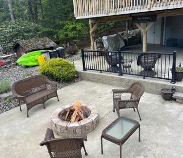 Greentown House | Wallenpaupack Lake house