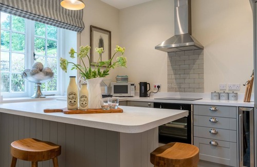 Tidenham Cottage | Wallhope Escape - sleeps 6 guests in 3 bedrooms