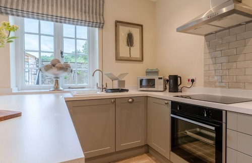 Tidenham Cottage | Wallhope Escape - sleeps 6 guests in 3 bedrooms