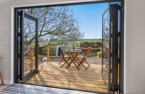 Tidenham Cottage | Wallhope Escape - sleeps 6 guests in 3 bedrooms