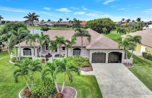 Cape Coral House | Wally's Fairway To Haven: Discover Your Paradise: Rental with Lake View, Pool, and Golf Access!