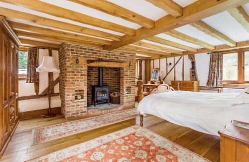 Horsham House | Walnut Barn - 5 bedrooms - sleeping up to 10.