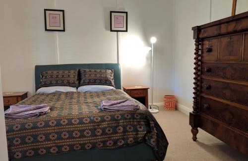 Bridgetown House | Walnut Cottage - 2 bedroom pet friendly country cottage