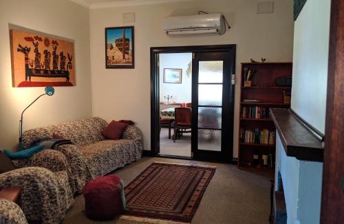 Bridgetown House | Walnut Cottage - 2 bedroom pet friendly country cottage