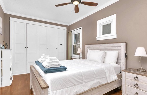 Windsor House | Walnut Cottage - Cozy & Spacious 2bd/1ba Updated Classic 1930s Home