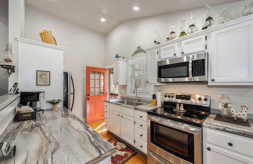 Mentone Cottage | Walnut Cottage-hot tub, fenced yard, walk to downtown