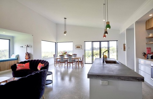 Shadforth House | Walnut Grove: Modern comfort with expansive views