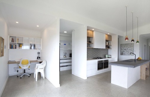 Shadforth House | Walnut Grove: Modern comfort with expansive views