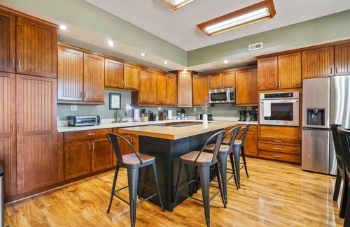 Logan Cabin | Walnut Ridge Retreat | Pickleball | Pond | Pool