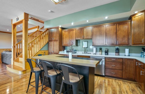 Logan Cabin | Walnut Ridge Retreat | Pickleball | Pond | Pool
