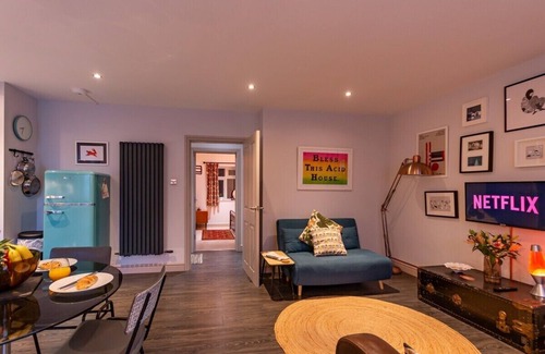 Cliftonville Apartment | Walpole Bay 2 bed Stunning Garden Apartment By ADLIV