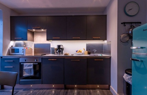 Cliftonville Apartment | Walpole Bay 2 bed Stunning Garden Apartment By ADLIV