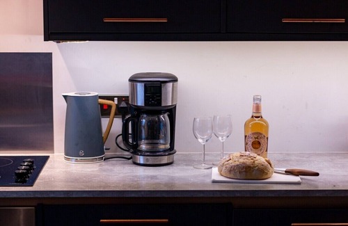 Cliftonville Apartment | Walpole Bay 2 bed Stunning Garden Apartment By ADLIV