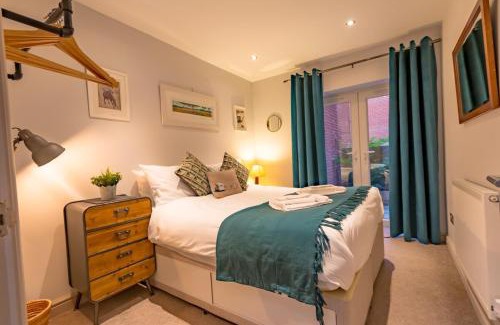 Cliftonville Apartment | Walpole Bay 2 Bed Stunning Garden Apt By Adliv
