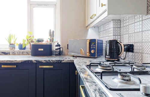 Cliftonville Cottage | WALPOLE BAY SEA VIEWS, pet friendly in Margate