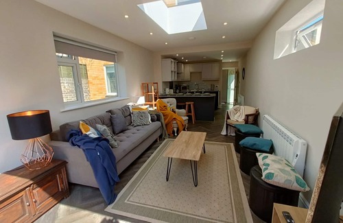 Margate Cottage | Walpole House: sleeps 19 guests in 8 bedrooms