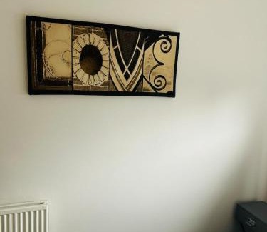 Walsall House | Walsall Comfort Home 3Bedroom Retreat Sleeps 6