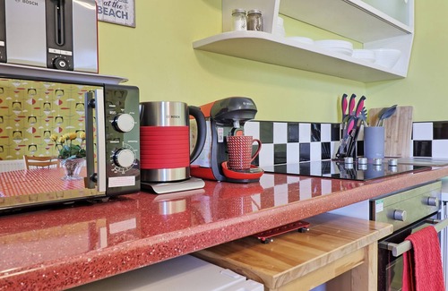Walton on the Naze Cottage | WALTON BEACH HOLIDAY LETS, family friendly in Walton-On-The-Naze
