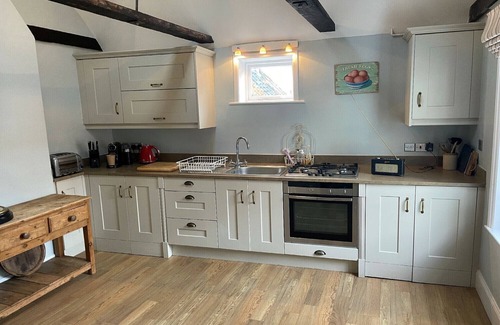 Southwold Cottage | WALTON HOUSE, SOUTHWOLD, pet friendly, with a garden in Southwold