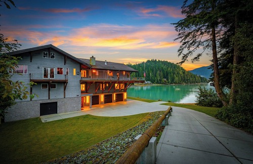 Juneau House | Wander Alaska Glacier