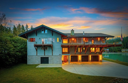 Juneau House | Wander Alaska Glacier