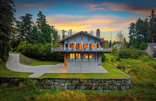 Juneau House | Wander Alaska Glacier