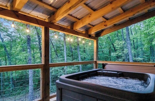 Frenchburg Cabin | Wander Inn at Red River Gorge*Hot Tub*No Pet Fee!*
