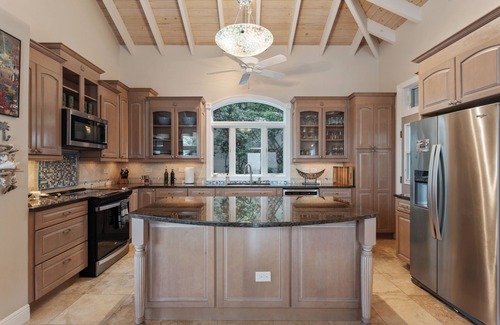 Estate Peterborg House | Wander St. Thomas Shores