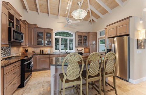 Estate Peterborg House | Wander St. Thomas Shores