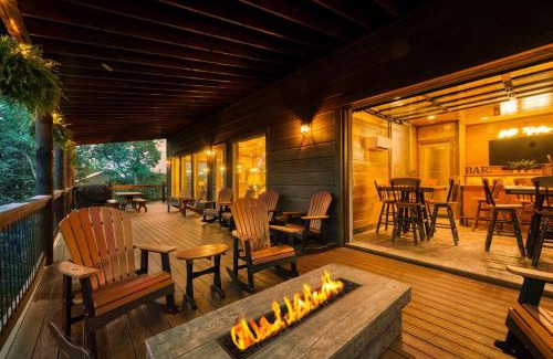 Sevierville House | Wanderer by AvantStay Sleeps 34 A Custom Smokies Cabin