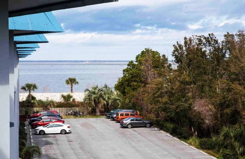 Tybee Island Condo | Wanderer's Haven~ Oceanviews~Dolphins~Ships~Pools