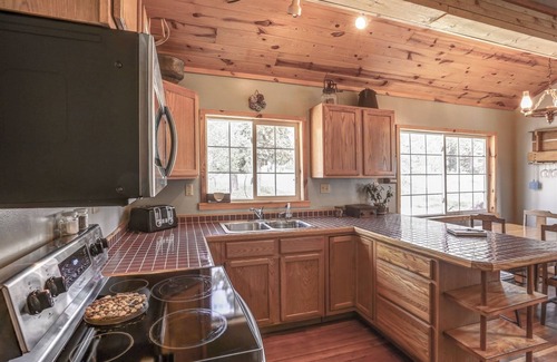 Lead Cabin | Wanderlust Cabin - With private hot tub!