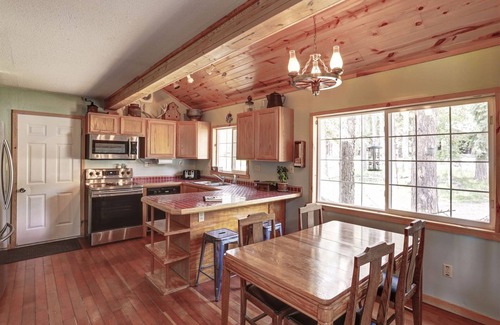 Lead Cabin | Wanderlust Cabin - With private hot tub!