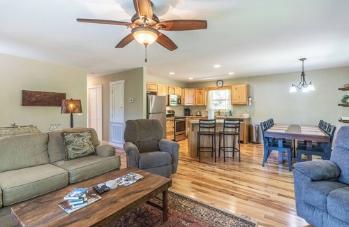 Whittier House | Wanderlust Ridge - Incredible Views and a Hot Tub!