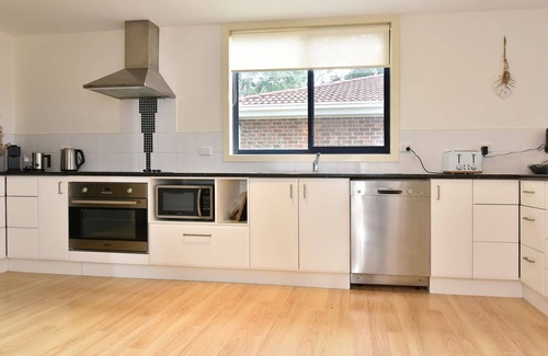 Wangi Wangi House | Wangi Beach Rd with views