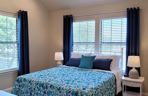 Boerne House | "Wanna see some DEER? Our Clean and Peaceful Guesthouse!