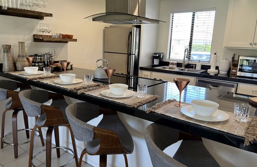 Palm Desert Condo | Want an amazing view on the 18th green next to the clubhouse? Look no further!