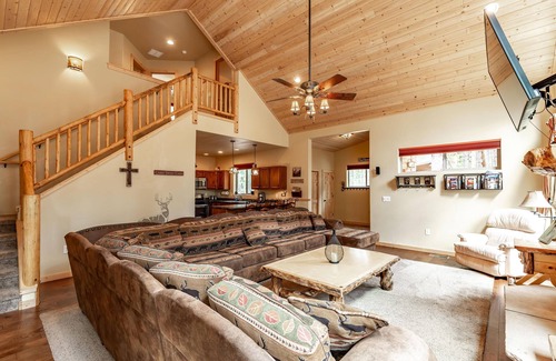 Williams Cabin | Want Snow? Book Now! Buck N Ham Palace