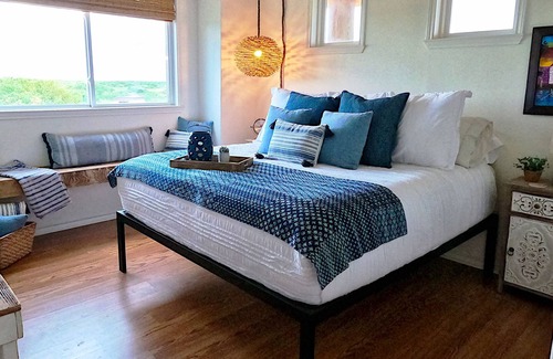 Port Alto House | Want to Get Away? Come "Seas the Bay!"
