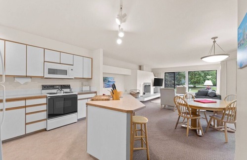 Wapato Point Condo | Wapato Point Condo on Lake Chelan with Resort Amenities! 2Bed/2Bath, Upper Floor-Unit 658
