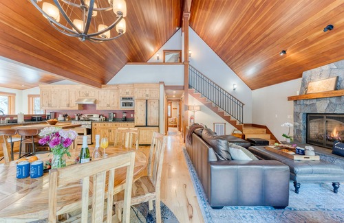 Sunnyside House | Ward Creek by AvantStay | Sunnyside - Walk to Lake