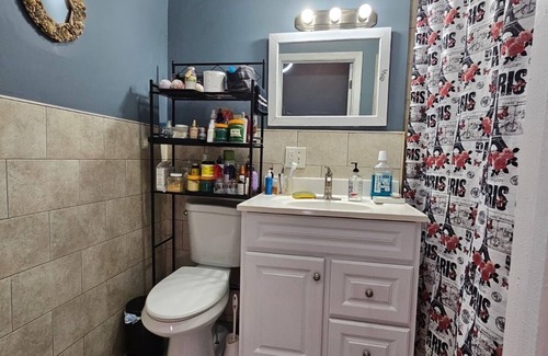 Irvington House | Warm and cozy Bedroom near EWR and NYC …SHARED SPAC…