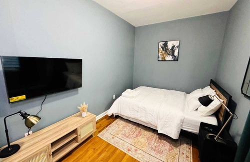 Irvington House | Warm and cozy Bedroom near EWR and NYC …SHARED SPAC…